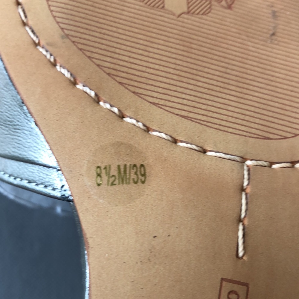 Vince Camuto flats. NWT. 8 1/2. Silver. - Picture 6 of 8